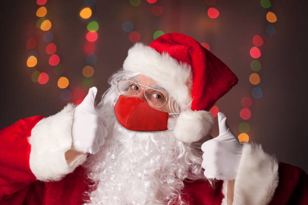 Santa+Claus+in+his+coronavirus+face+mask+with+two+thumbs+up+for+approval.